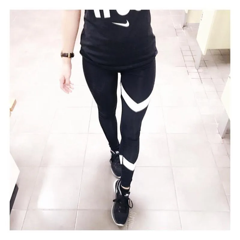Arrow Print B/W Yoga Leggings