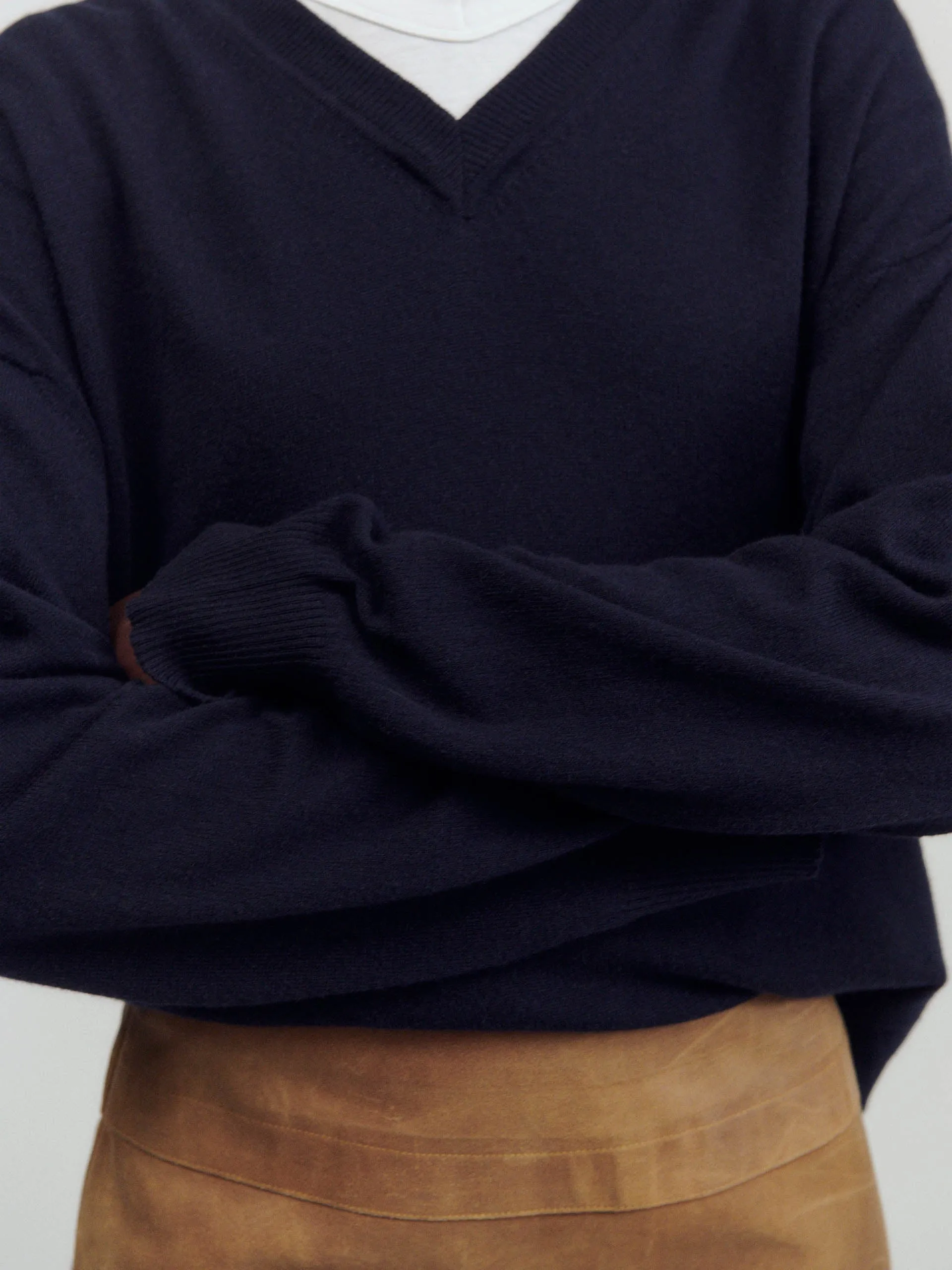 Dark navy Tahra cashmere v-neck